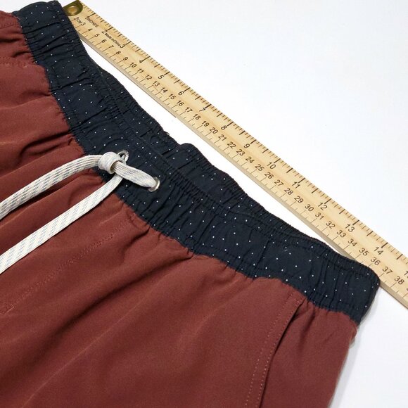 Vuori Mens Kore Shorts Size L Drawstring Lined Pockets Brick Red Performance Gym - Picture 10 of 10